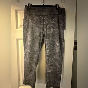 Lululemon black and grey high rise capri pace rival leggings size 12